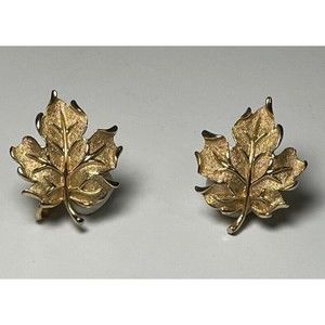 Vintage Signed Crown Trifari Brushed & Polished Gold Maple Leaf Clip On Earrings